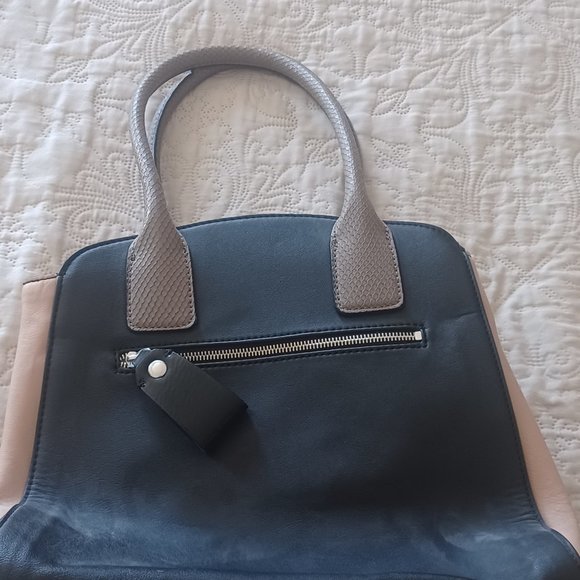 Guess bag - Picture 3 of 4